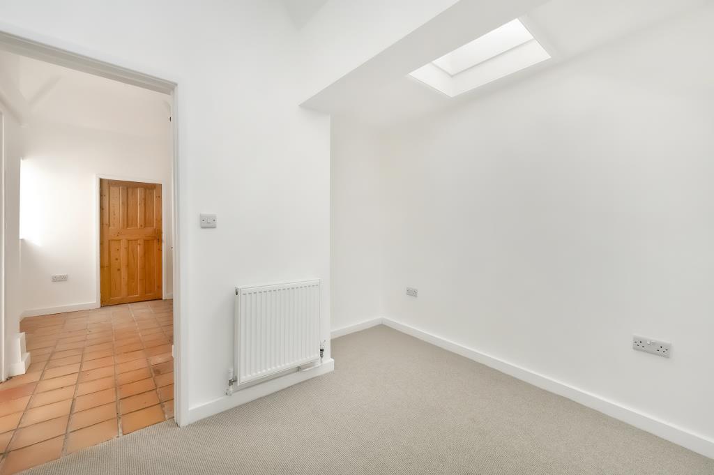 Lot: 152 - TERRACE HOUSE IN DESIRABLE LOCATION - Second bedroom